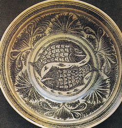 Plate with  fish  design, Wieng  Kalong  Kiln.