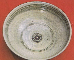 Bowl  with  glazed  tiny  flower  design, San  Kamphaeng  Kiln, found  in  Amphur  Om  Koy, Chiang  Mai