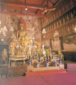 The  largest  Buddha  Image