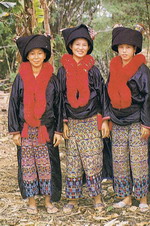 The  Yao  wear  beautifu  costumers